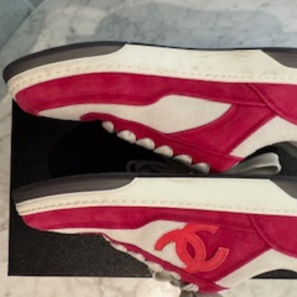 Chanel 23P Fuchsia  Suede White CC Logo Flat Lace Up Runner Trainer Sneaker 37 - Picture 11 of 14